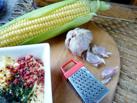 Кукуруза с тимьяном и розовым перцем