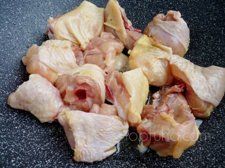 Курица по-малайски с ананасом и эноки