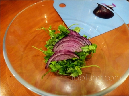 Китайский домашний салат с кальмарами и огурцом
